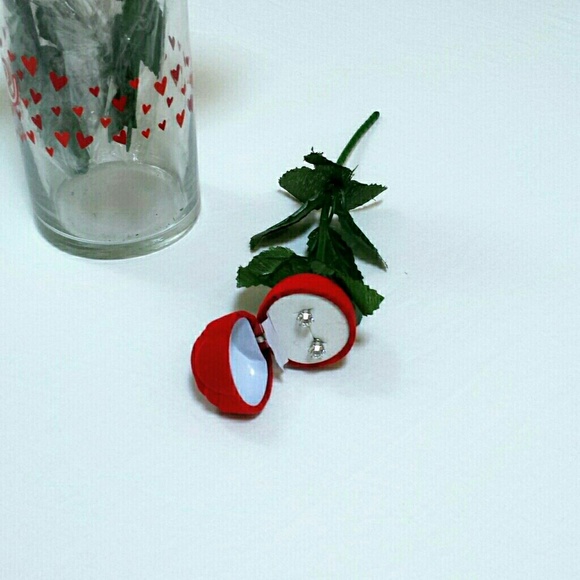 Pair of cubic zirconia earrings - Picture 5 of 11